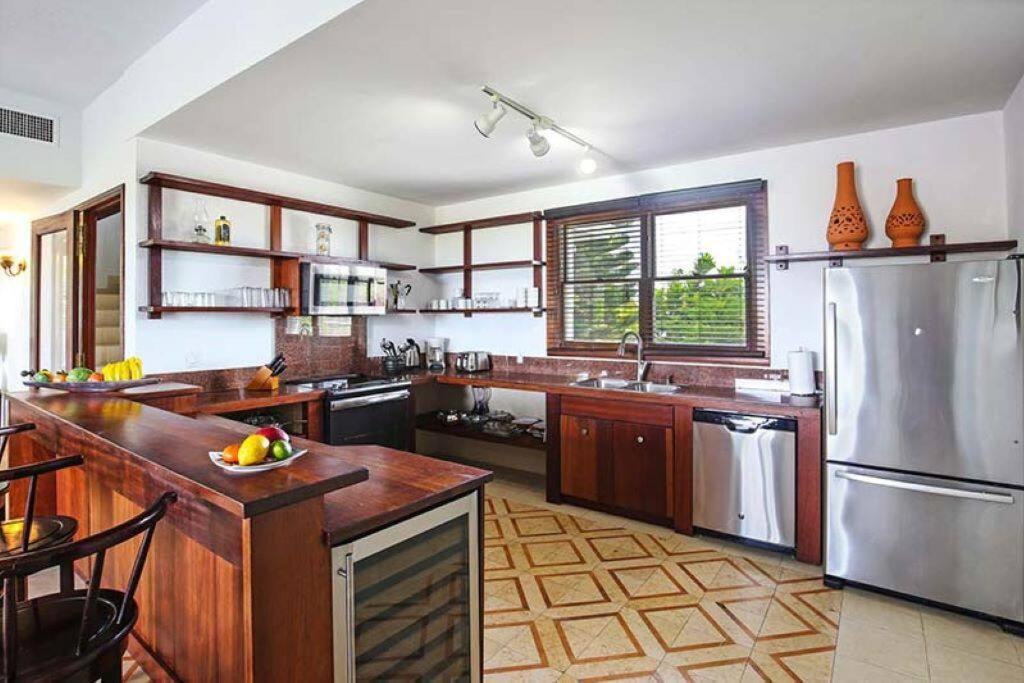 Pelican Paradise Villa - Leeward Beach Грейс Бей Екстериор снимка