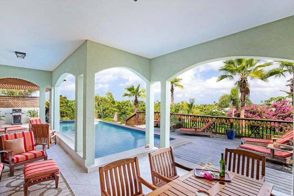 Pelican Paradise Villa - Leeward Beach Грейс Бей Екстериор снимка