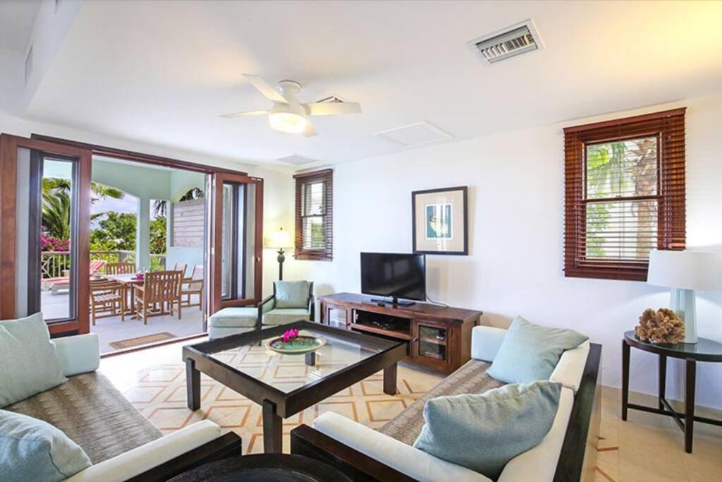 Pelican Paradise Villa - Leeward Beach Грейс Бей Екстериор снимка