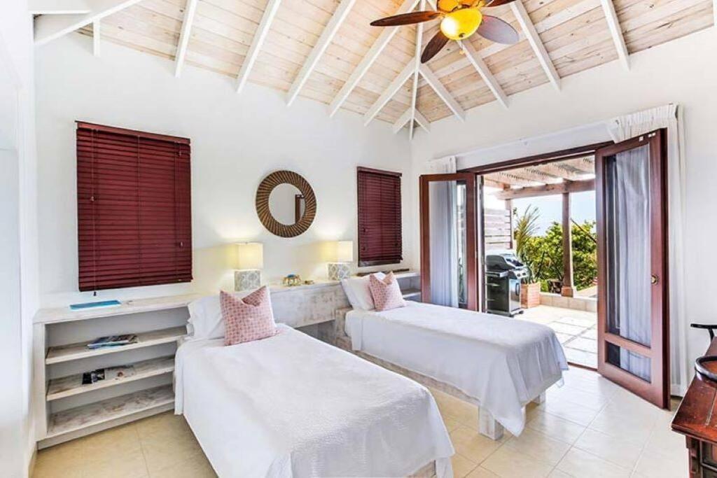 Pelican Paradise Villa - Leeward Beach Грейс Бей Екстериор снимка